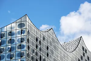 Contemporary Concert Hall Design Drucke: Cloudy reflection, glass facade
