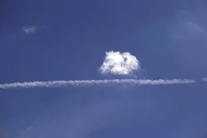 German Cloudy Skies Drucke: Cloudy sky with contrails, Germany