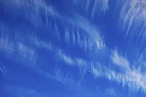 Nice Weather Conditions Drucke: Cloudy sky with crescent moon, cirrus clouds or feather clouds
