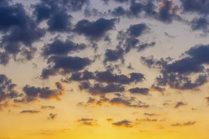 Cloudy Evening Sky Drucke: Cloudy sky in the evening at sunset, Germany