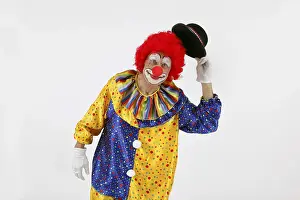 German Clown Drucke: Clown greets with hat, Germany