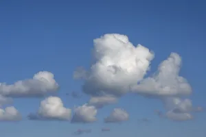 Cumulus Clouds Europe Drucke: Cluster clouds (Cululus) in the blue sky