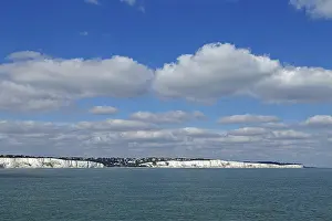 Cloudy Day At The Coast Drucke: Coast with chalk cliffs, Dover