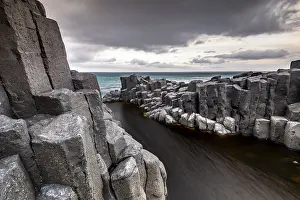 Deserted Coastal Area Photography Drucke: Coastal basalt cliffs, basalt columns
