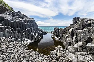 Coastal Basalt Columns Drucke: Coastal basalt cliffs, basalt columns