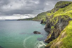 Rocky Shoreline Photography Drucke: Coastline with tall limestone cliffs