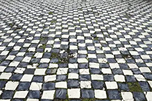 Deserted Street Paving Drucke: Cobble-stone pavement