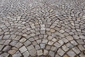 Deserted Cobblestone Road Drucke: Cobblestone