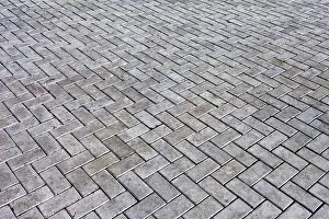 Deserted Cobblestone Street Drucke: Cobblestone road background