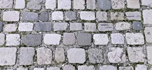 Cobblestone Road Drucke: Cobblestones with moss in the intermediate joints