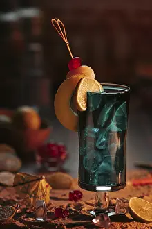 Mixed Drink Photography Drucke: Cocktail in a glass with ice cube cubes