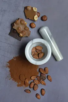 Cocoa Beans Drucke: Cocoa beans in grated shell, chocolate