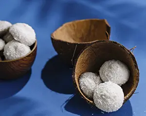 Tropical Fruit Photography Drucke: Coconuts with candies on blue table