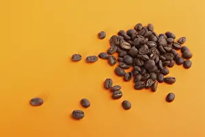 Deserted Kitchen Table Drucke: Coffee beans