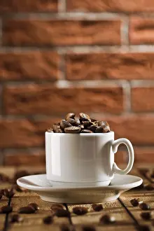 Brown Roasted Coffee Beans Drucke: Coffee beans in the cup