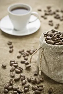 Hot Beverage Images Drucke: Coffee beans and cup of coffee