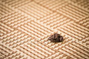 Uninhabited Coffee Scene Drucke: Some coffee beans on a squared tablecloth