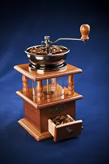 Coffee Beans Photography Drucke: Coffee mill with coffee beans