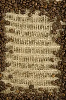 Roasted Coffee Bean Image Drucke: Coffee grains on a sacking