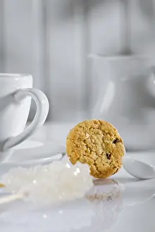Fragrant Coffee Cup Drucke: Coffee items on white table close up