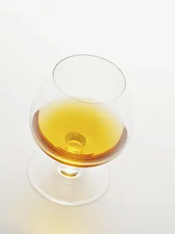 Single Object Studio Photo Drucke: Cognac in a brandy snifter