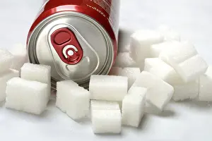 Fattening Food Images Drucke: Cola can and lots of sugar cubes