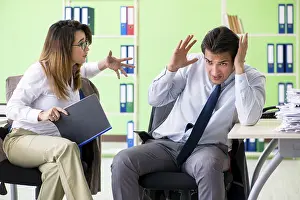 One Person Working Drucke: Two colleagues working in the office