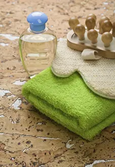 Bathroom Essentials Drucke: Collection of bath accessories
