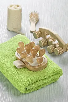 Bathroom Essentials Drucke: Collection of bath accessories