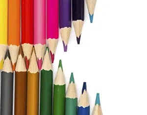 Colourful Writing Utensils Drucke: Color pencils on white table with tips in zigzag composition