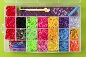 Plastic Box Container Drucke: Colored gum for weaving in plastic box