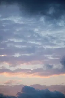 Cloudy Day Scenery Drucke: Colorful and light clouds found in the sky