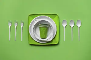 Plastic Picnic Utensils Drucke: Colorful plastic disposable tableware