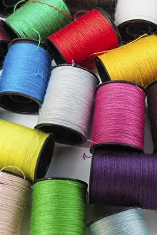 Colorful Threads Drucke: Colorful threads on spools close up