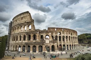 Rome Landmark Drucke: Colosseum, amphitheater, dramatic clouds