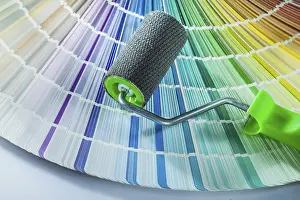 Paint Roller Close Up Drucke: Colour roller Colour pattern on white background