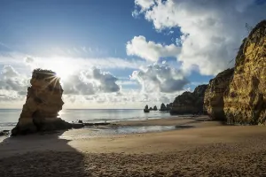 Colourful Rock Formations Drucke: Coloured cliffs and sunrise at the beach