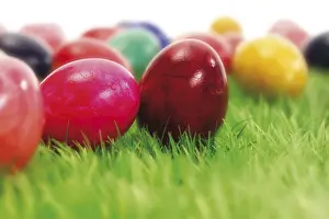 Colourful Easter Egg Tradition Drucke: Coloured Easter eggs in the grass