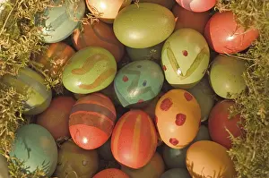 Coloured Easter Eggs Drucke: Coloured Easter eggs in the moss
