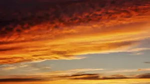 Cloudy Sunset Sky Drucke: Colourful cloudy sky at sunset
