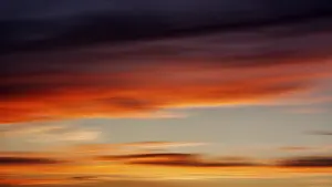 Blurred Motion Effect Drucke: Colourful cloudy sky at sunset