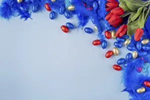 Ornate Flower Arrangement Drucke: Colourful composition with blue feathers