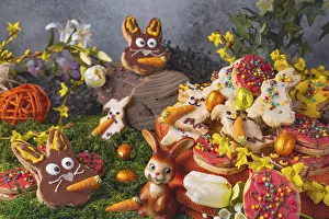 Colourful Desserts Drucke: Colourful decorated Easter biscuits with Easter decoration