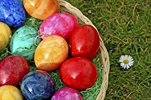 Easter Eggs Drucke: Colourful Easter eggs, basket, grass
