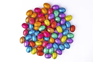 Studio Shot Easter Eggs Drucke: Colourful Easter sweets, chocolate eggs on a white background