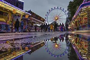 Frankfurt Mainfest Drucke: The colourful lights of the Mainfest are reflected in a puddle