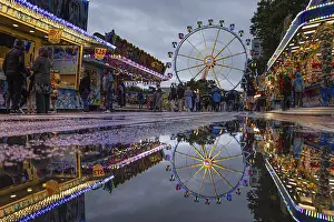 Long Exposure Nighttime Photography Drucke: The colourful lights of the Mainfest are reflected in a puddle