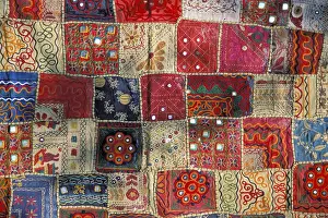 Rajasthan Handicrafts Drucke: Colourful patchwork carpet with small mirrors