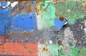Weathered Metal Surface Drucke: Colourful pattern of peeling paint and rust on a metal surface
