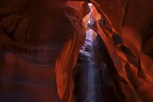 Deserted Canyon Scene Drucke: Colourful sandstone formations with light